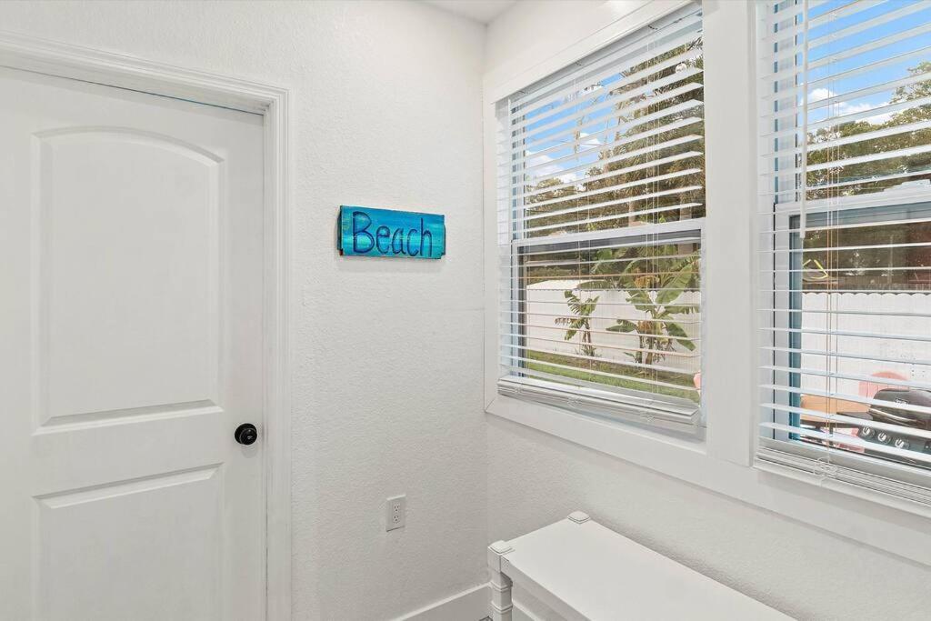 Quaint Gulfport Beach Bungalow St. Petersburg Exterior photo