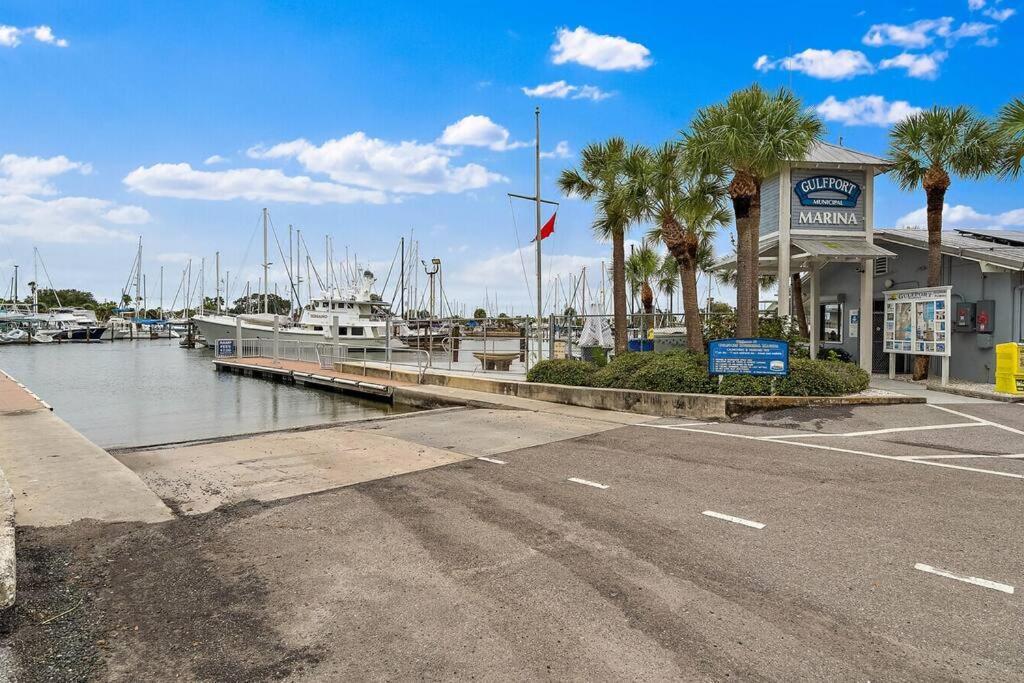 Quaint Gulfport Beach Bungalow St. Petersburg Exterior photo
