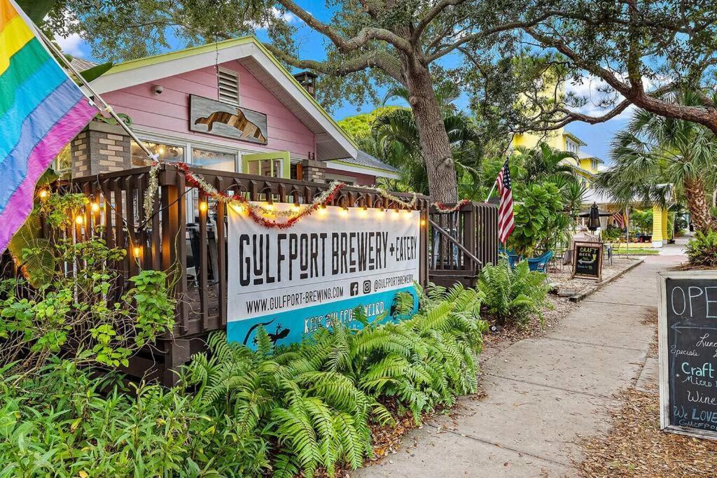 Quaint Gulfport Beach Bungalow St. Petersburg Exterior photo