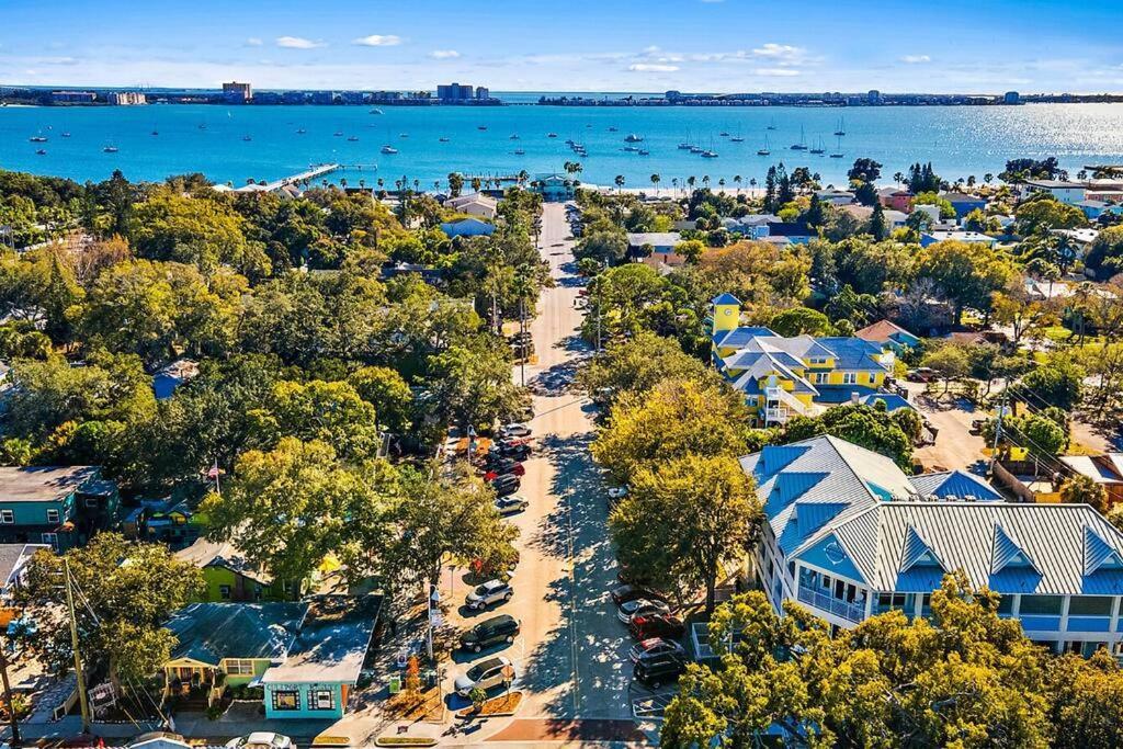 Quaint Gulfport Beach Bungalow St. Petersburg Exterior photo