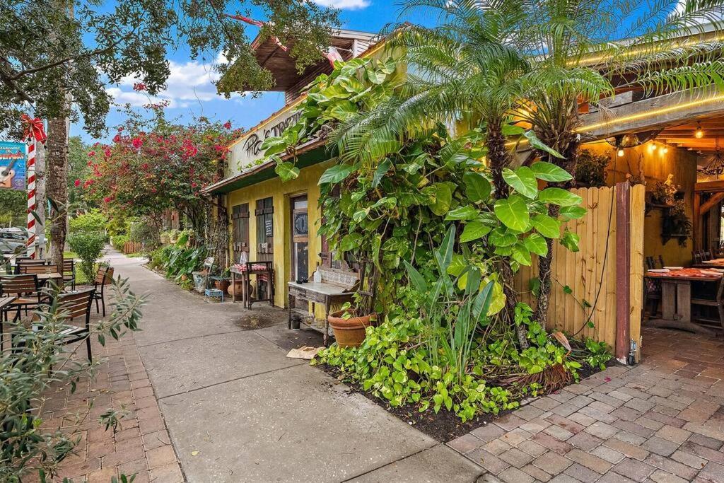 Quaint Gulfport Beach Bungalow St. Petersburg Exterior photo