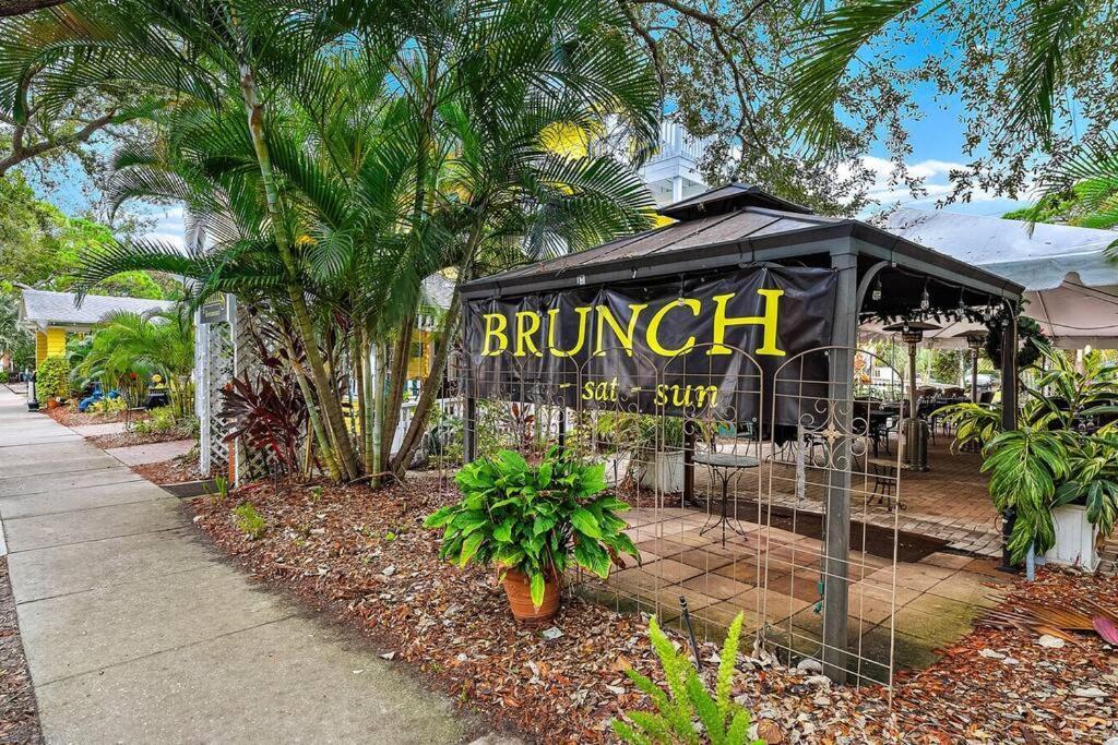 Quaint Gulfport Beach Bungalow St. Petersburg Exterior photo