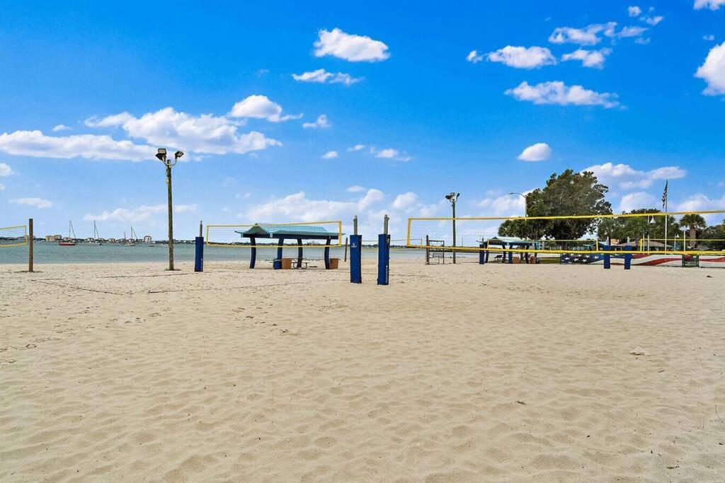 Quaint Gulfport Beach Bungalow St. Petersburg Exterior photo