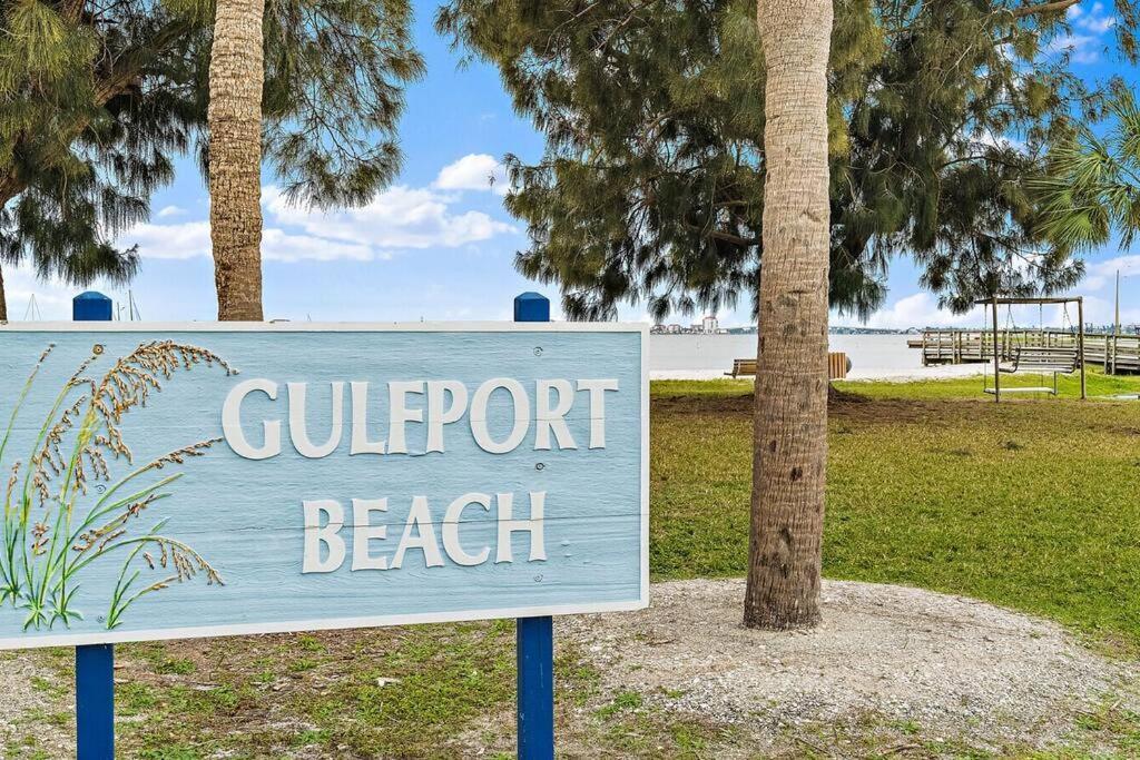 Quaint Gulfport Beach Bungalow St. Petersburg Exterior photo